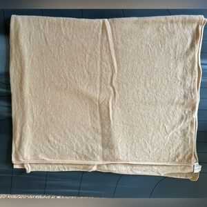 Club Monaco Delphine Cashmere Scarf Light Camel
